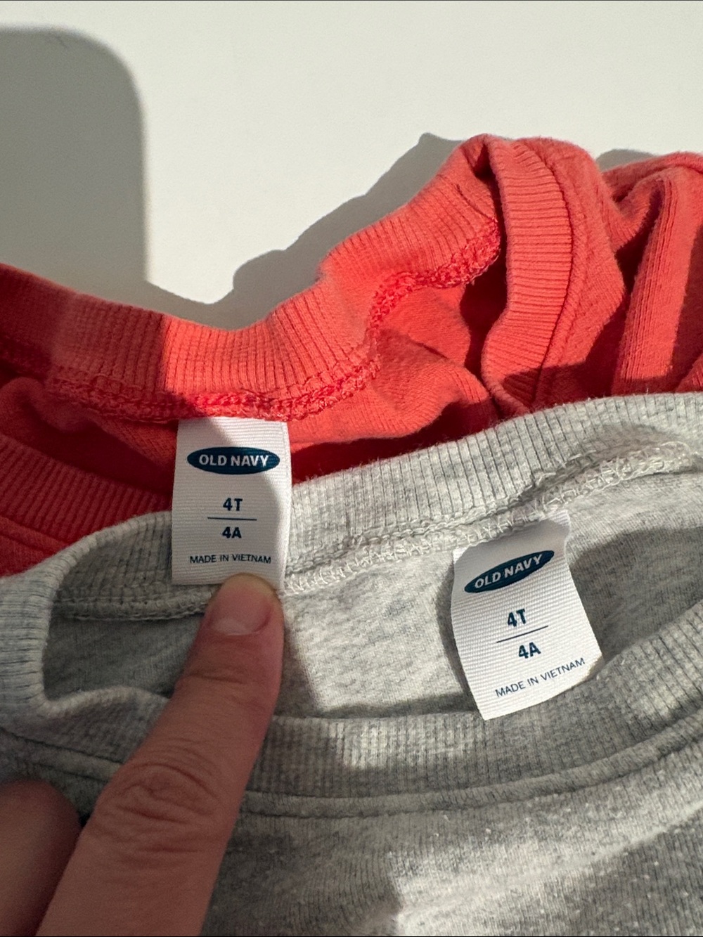 Girls bundle of 12 sweaters (3 to 6t) - Picture 9 of 12